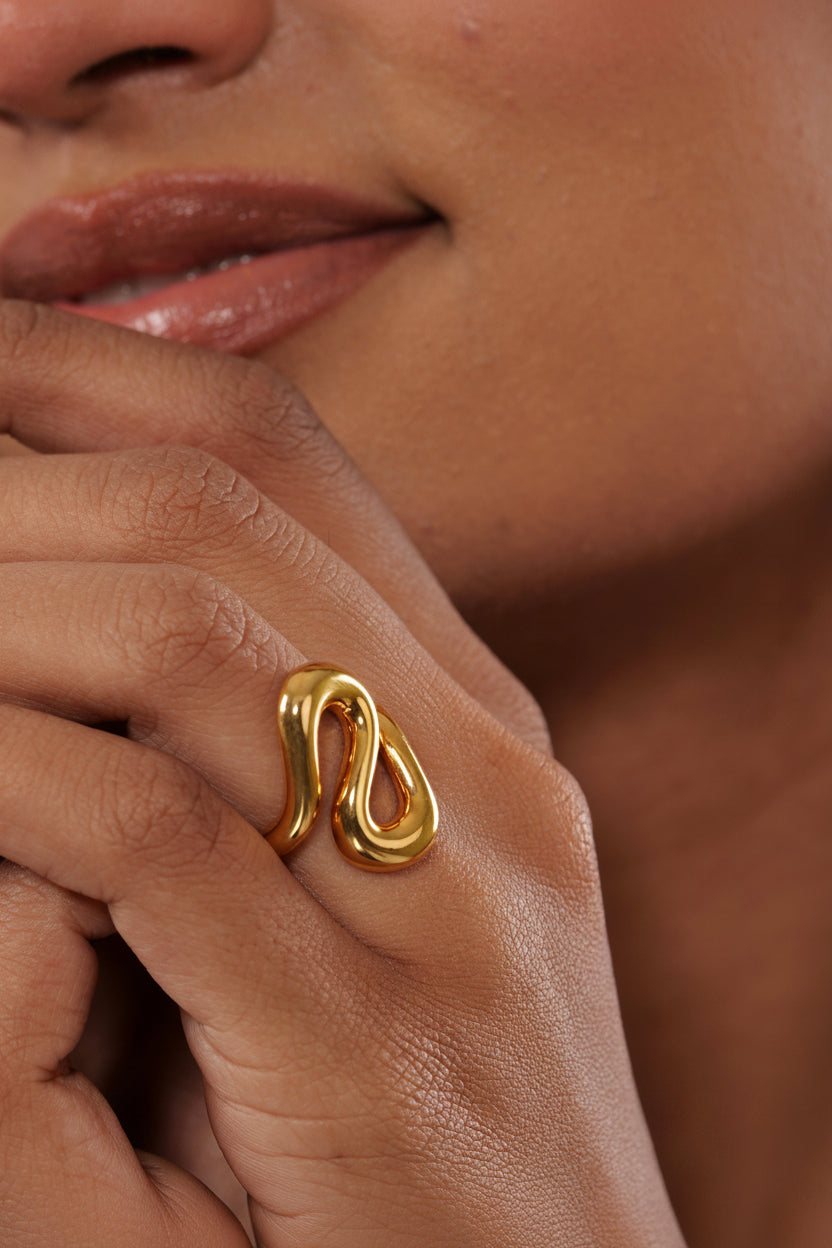 Figura Sculptural Ring