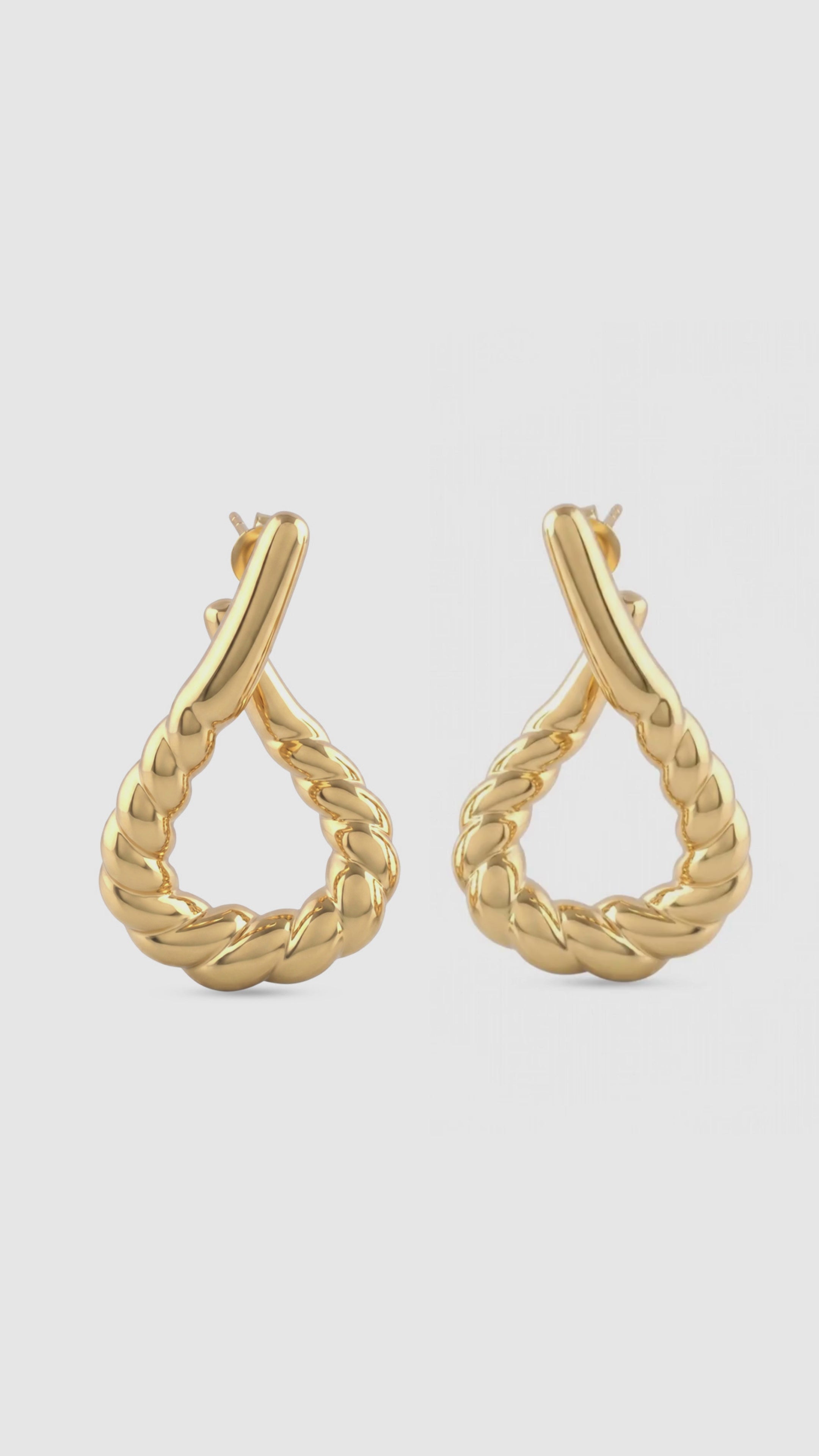Video laden: Tresse Hoop Earrings